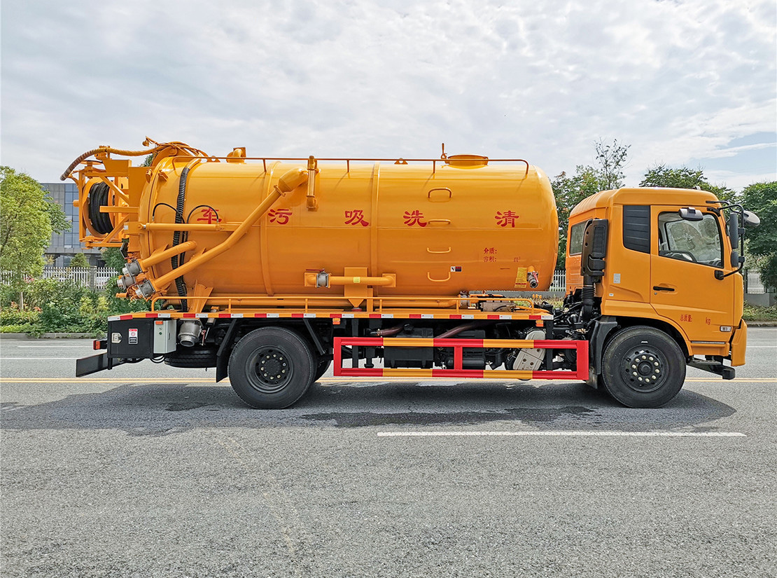 東風(fēng)天錦15方清洗吸污車(一體罐外觀)